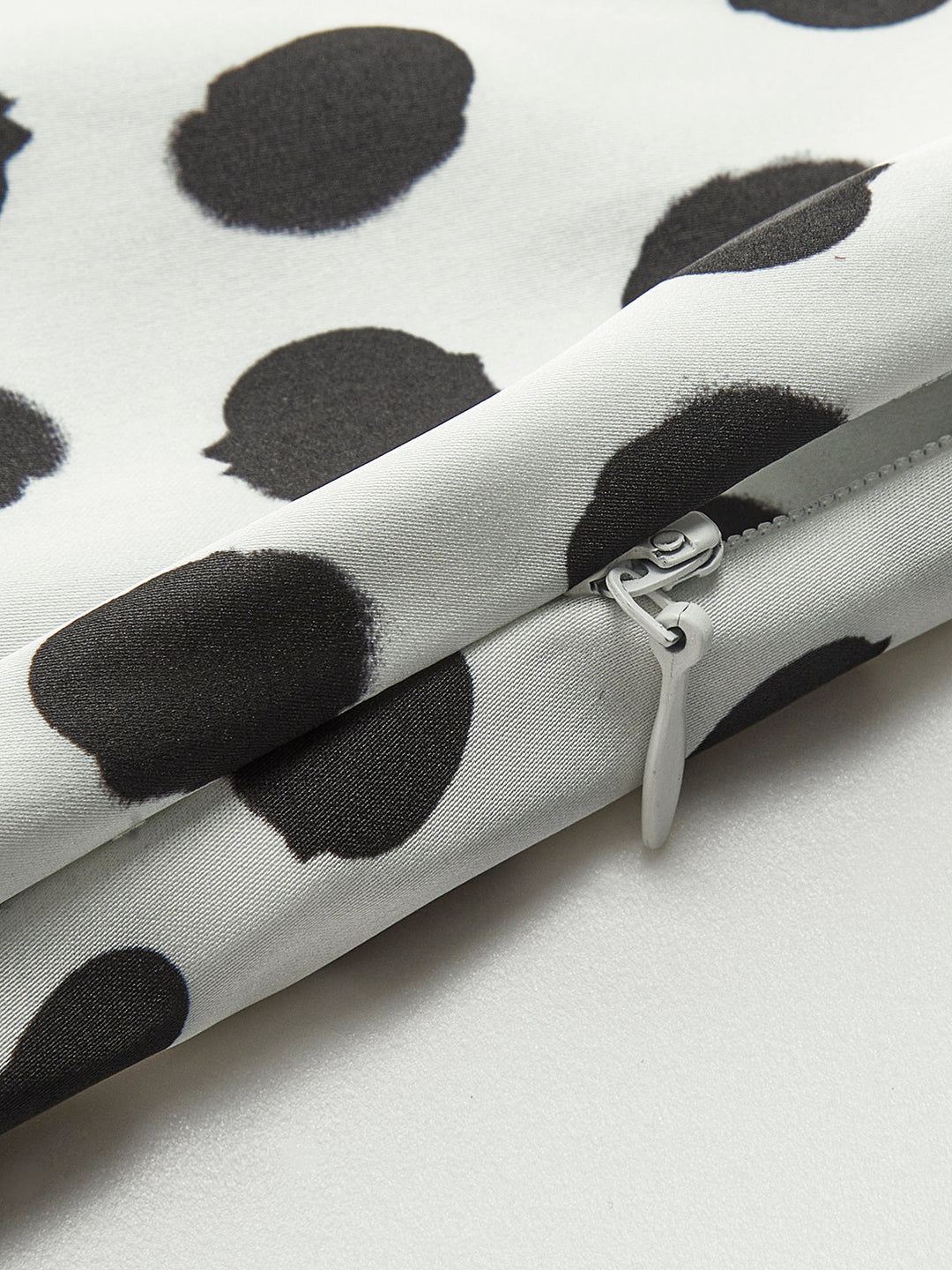 Fırfırlı Puantiyeli Sırtı Açık Cami Uzun Elbise