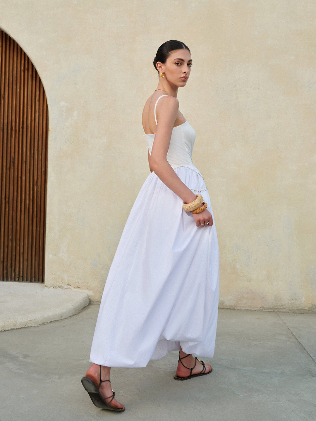 Şık Balon Etek Askılı Elbise ile Kusursuz Bir Görünüm