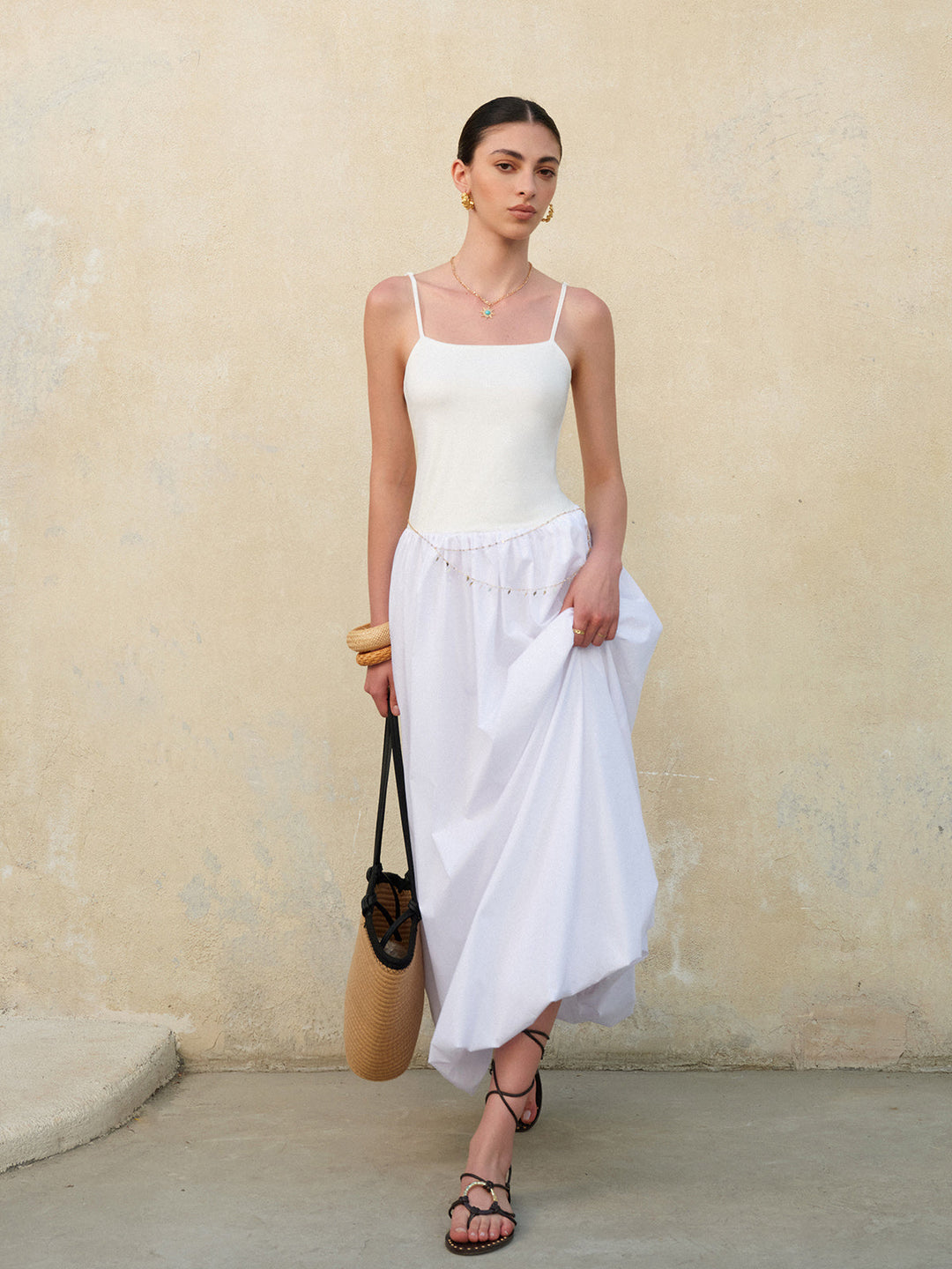 Şık Balon Etek Askılı Elbise ile Kusursuz Bir Görünüm