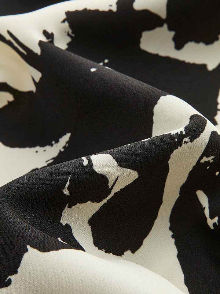 Şık A Kesim Etek ile Dikkat Çekici Soyut Çiçek Deseni