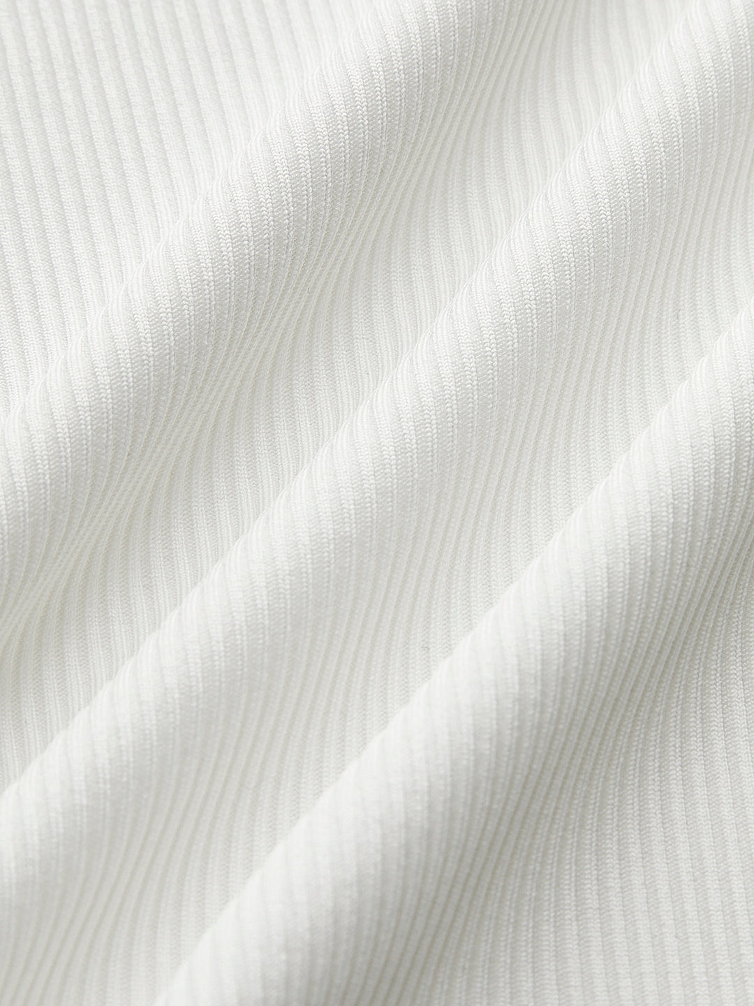 Şık Ribanalı Triko Bluz, Şık Metal Aksesuarlarla Donatılmış