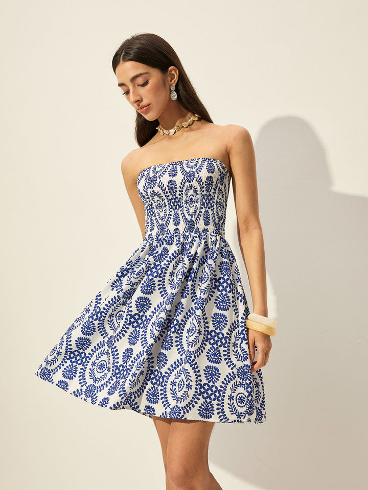 Şık Askısız Çiçekli Elbise ile Zahmetsiz Zarafet