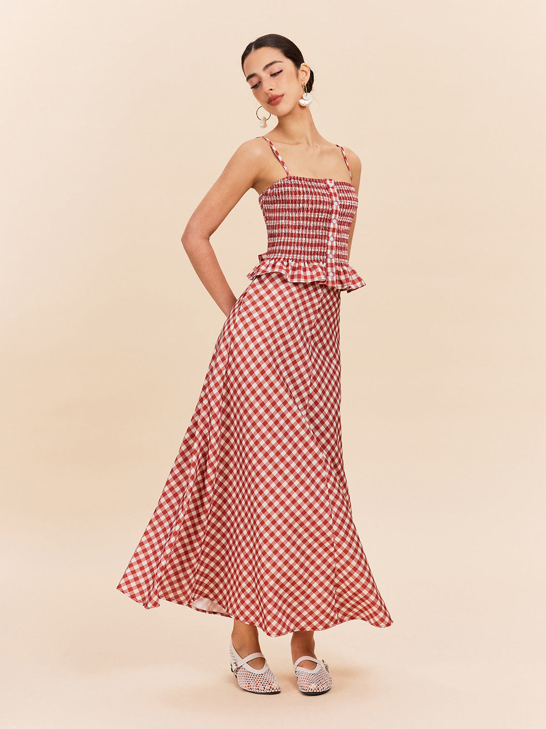 Şık Kareli Cepli Etek ile Rahat Stil