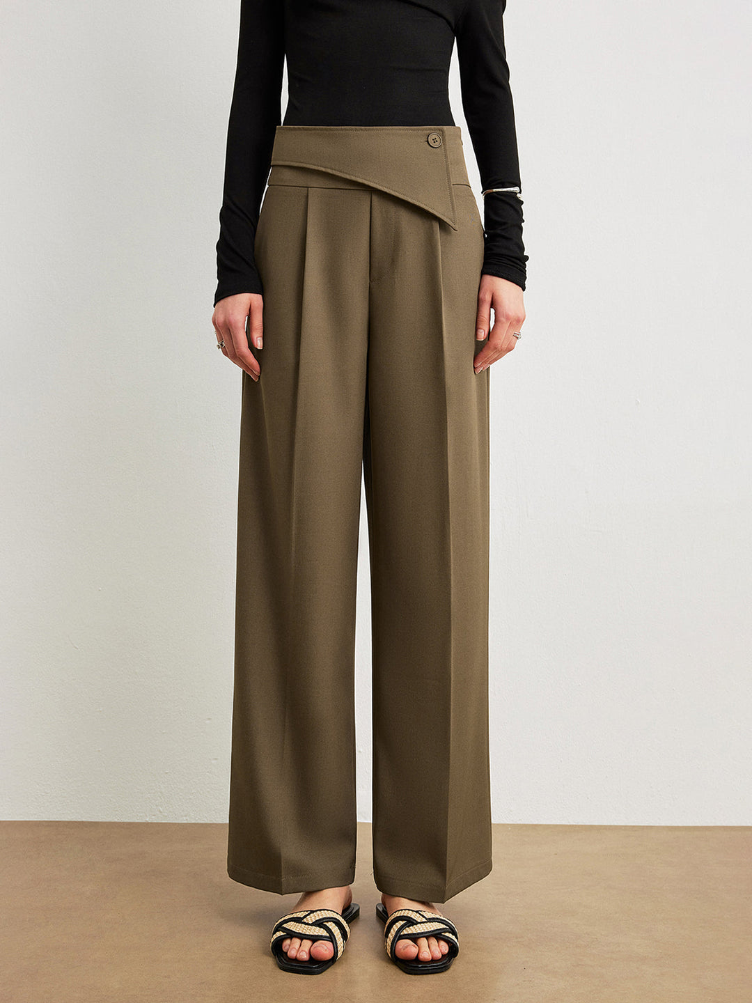 Şık Orta Bel Asimetrik Pantolon ile Şık Bir Görünüm