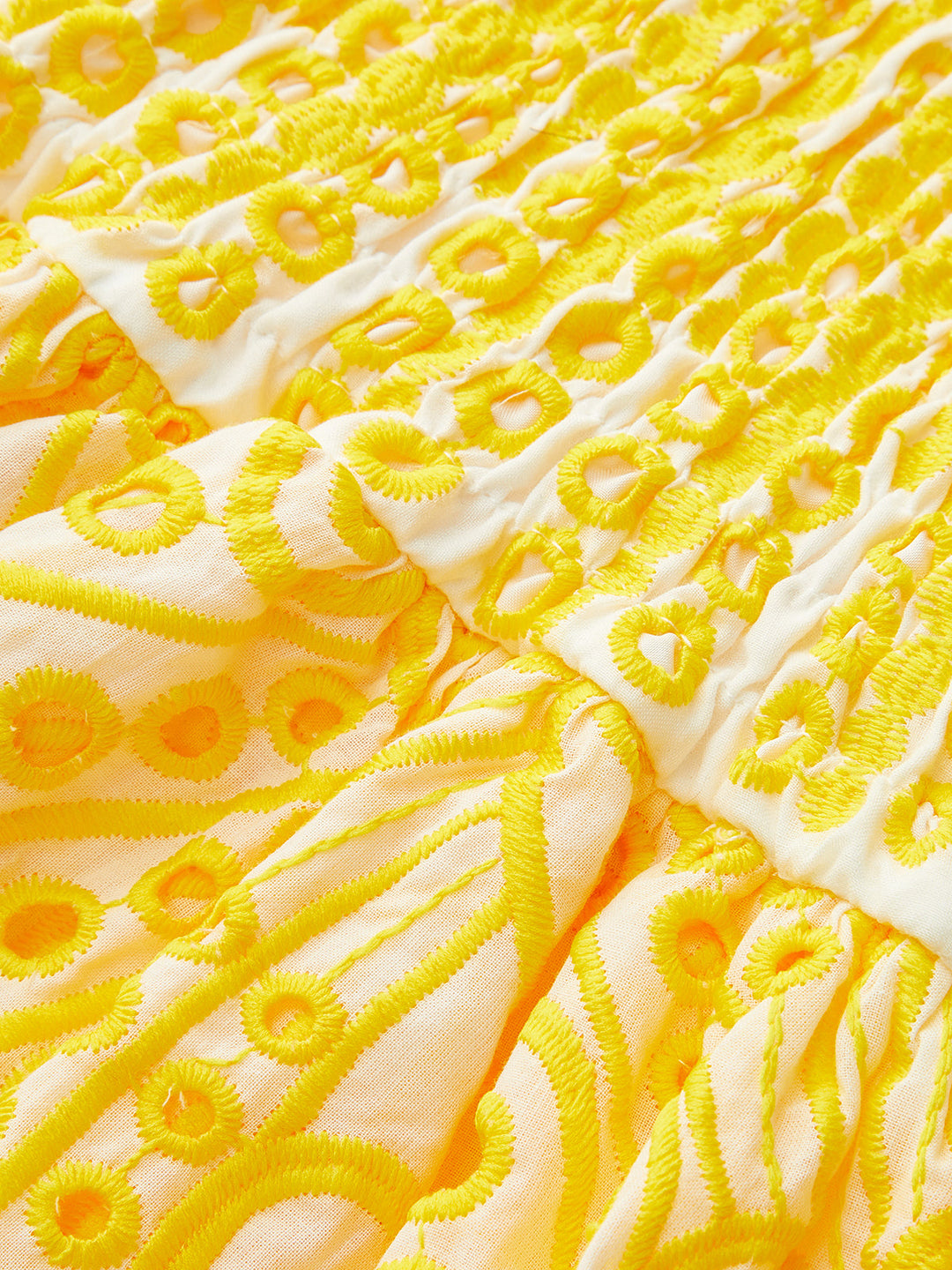 Şirin Nakışlı Etek Ucu Olan Pamuklu Askısız Elbise