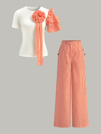 Şık görünüm için çizgili üst ve rozet detaylı uyumlu kombinasyon