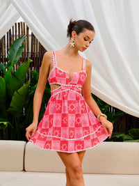 Kesim Detaylı Baskılı Elbise