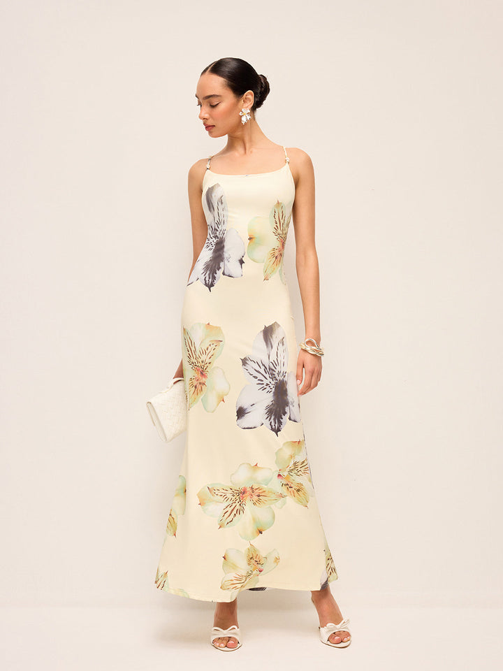 Sırtı Açık Düğmeli Çiçek Desenli Elbise