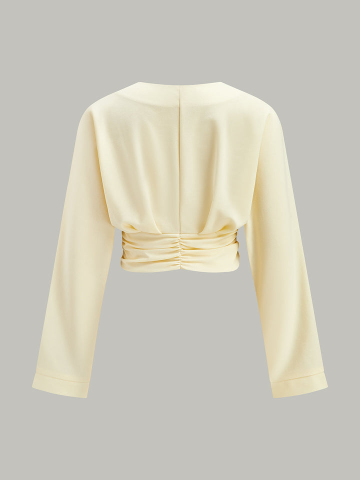 V Yaka Kısa Bluz, Asimetrik Bel ve Şık Düğme Detayları