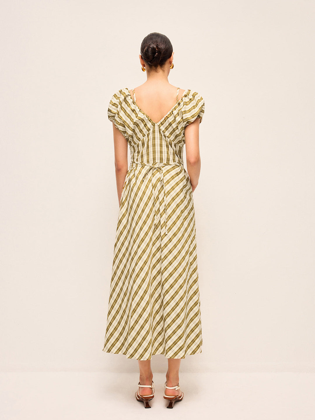 Kareli Elbise Kalp Yaka ve Balon Kollu, Bel Bağcıksız