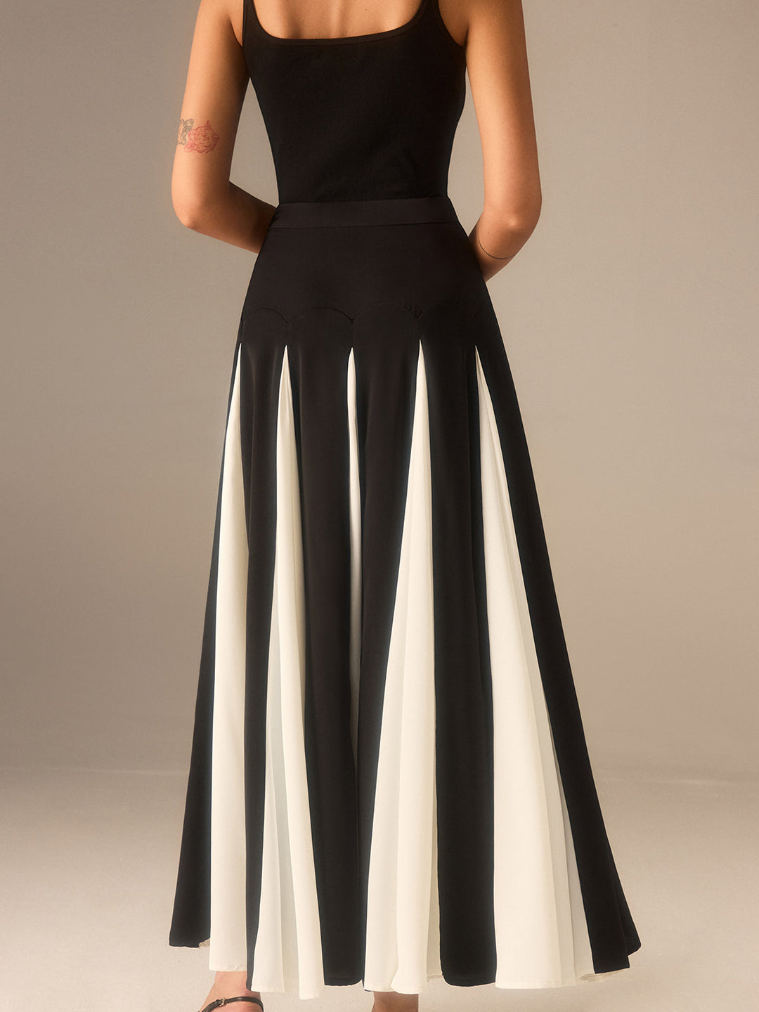 Renk Bloklu Orta Boy Etek ile Ek Paneller