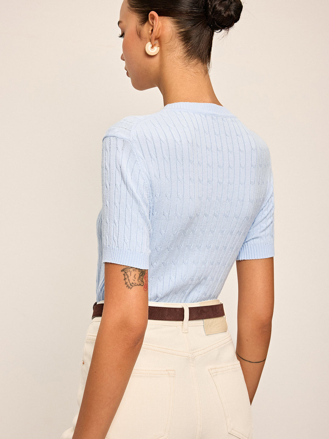 Kalp İşlemeli Yüksek Yaka Kablolu Örgü T-shirt