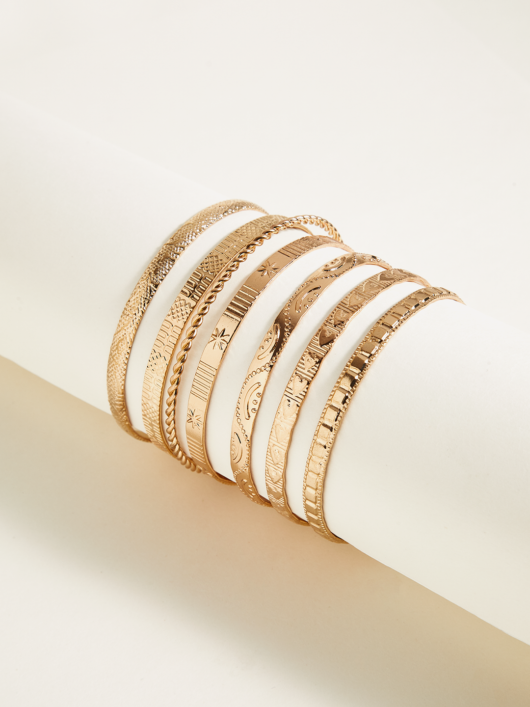 7 Parçadan Oluşan Altın Kazımalı Bilezik Seti