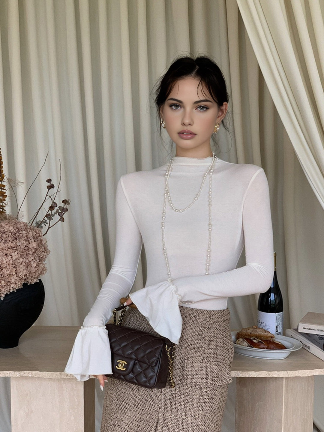 Plain Ruffle-Cuff Jersey Top giyen modelin görüntüsü