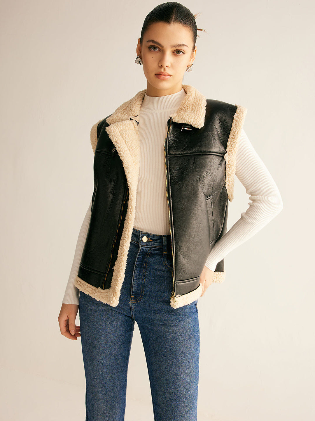 Teddy Lined PU Leather Vest kadın modası için şık bir tercih