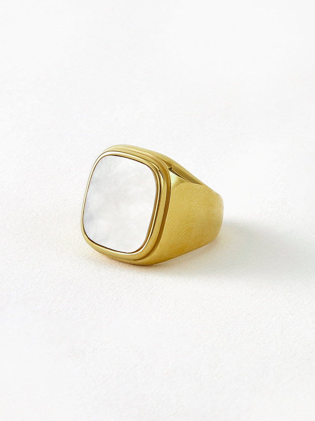 Square Shell Signet Ring, titanyum çelik ve kabuk detaylarıyla