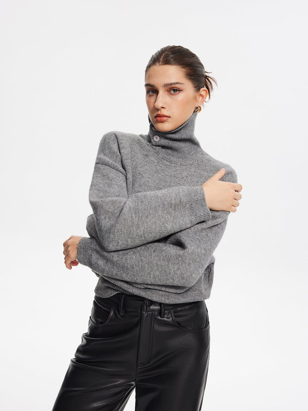 Minimalist Düğmeli Yüksek Yaka Kazak - Svelte Chic