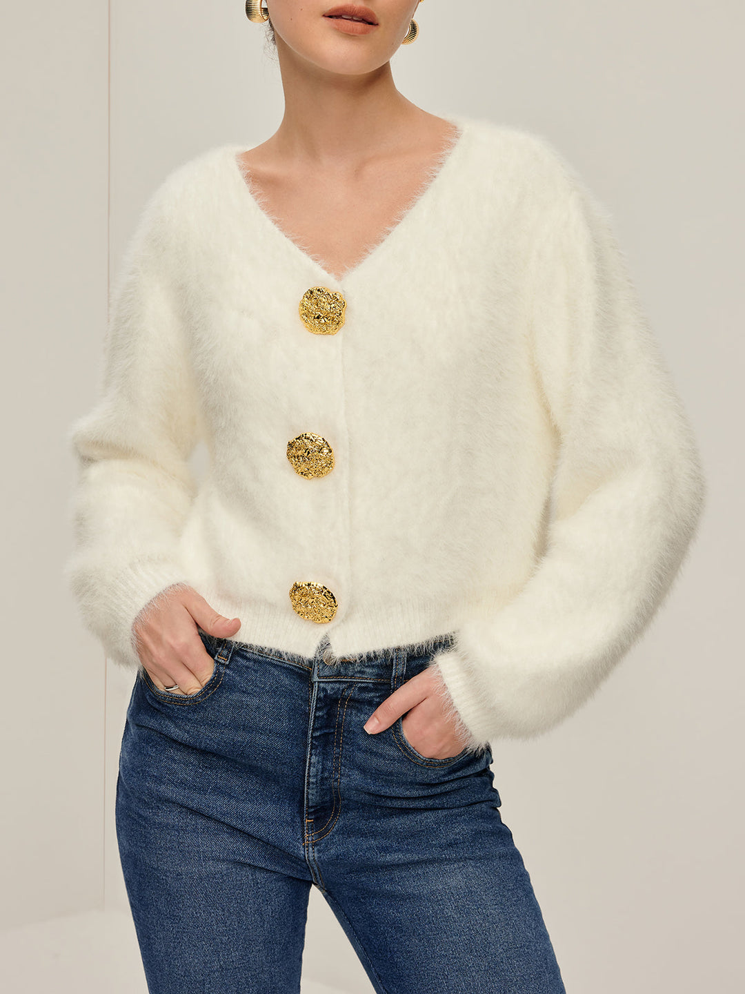 Tam Fluffy Altın Düğmeli Hırka - Svelte Chic