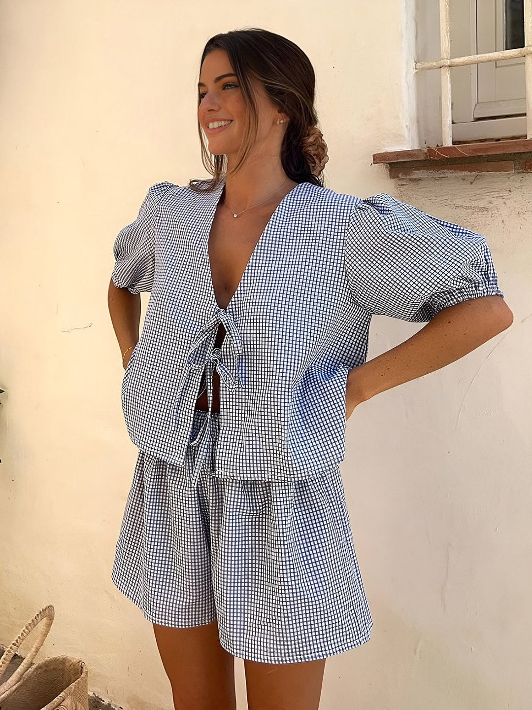 Plaid Lace Up Shorts Set, rahat ve şık tasarımıyla Svelte Chic koleksiyonunda.
