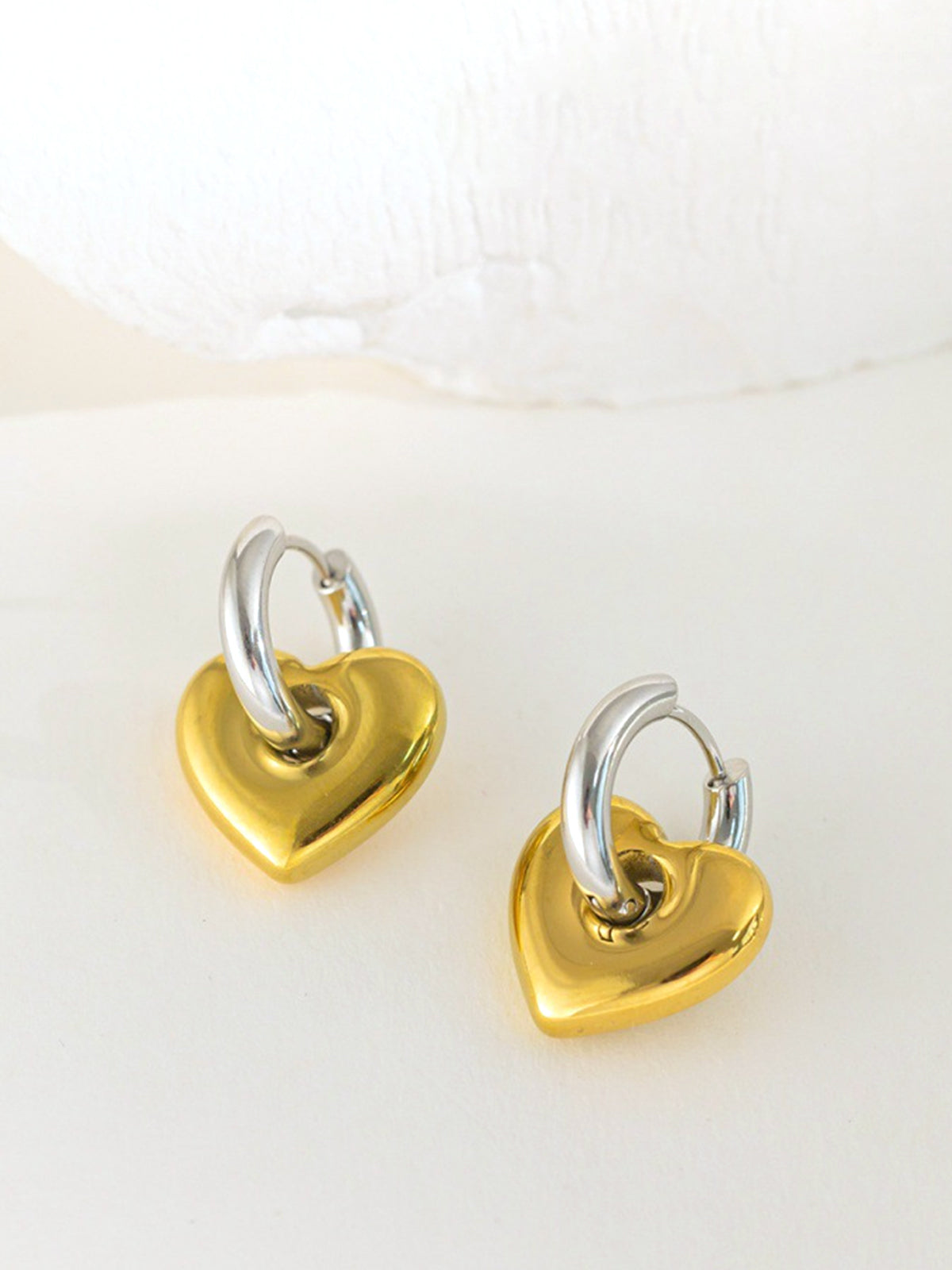 1pc Contrast Heart Drop Earrings