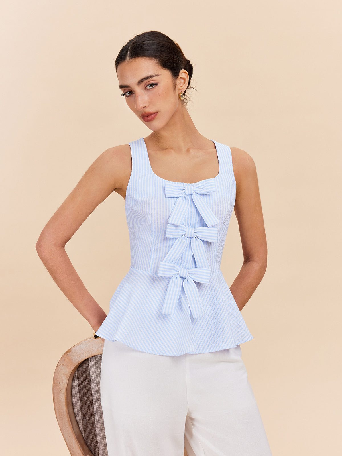 Şık Çizgili Peplum Üst sevimli Fiyonk Aksanları ile