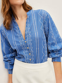 Şık Nakışlı Düğmeli Gömlek