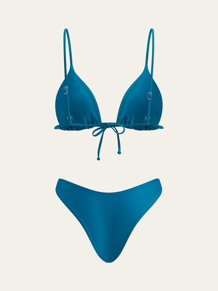 Üçgen Üst ve İki Alt Stili Bikini Takımı