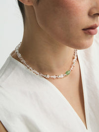 Temiz Kristal Boncuklu Takı ve Yeşil Taş Aksesuarlı Kolye