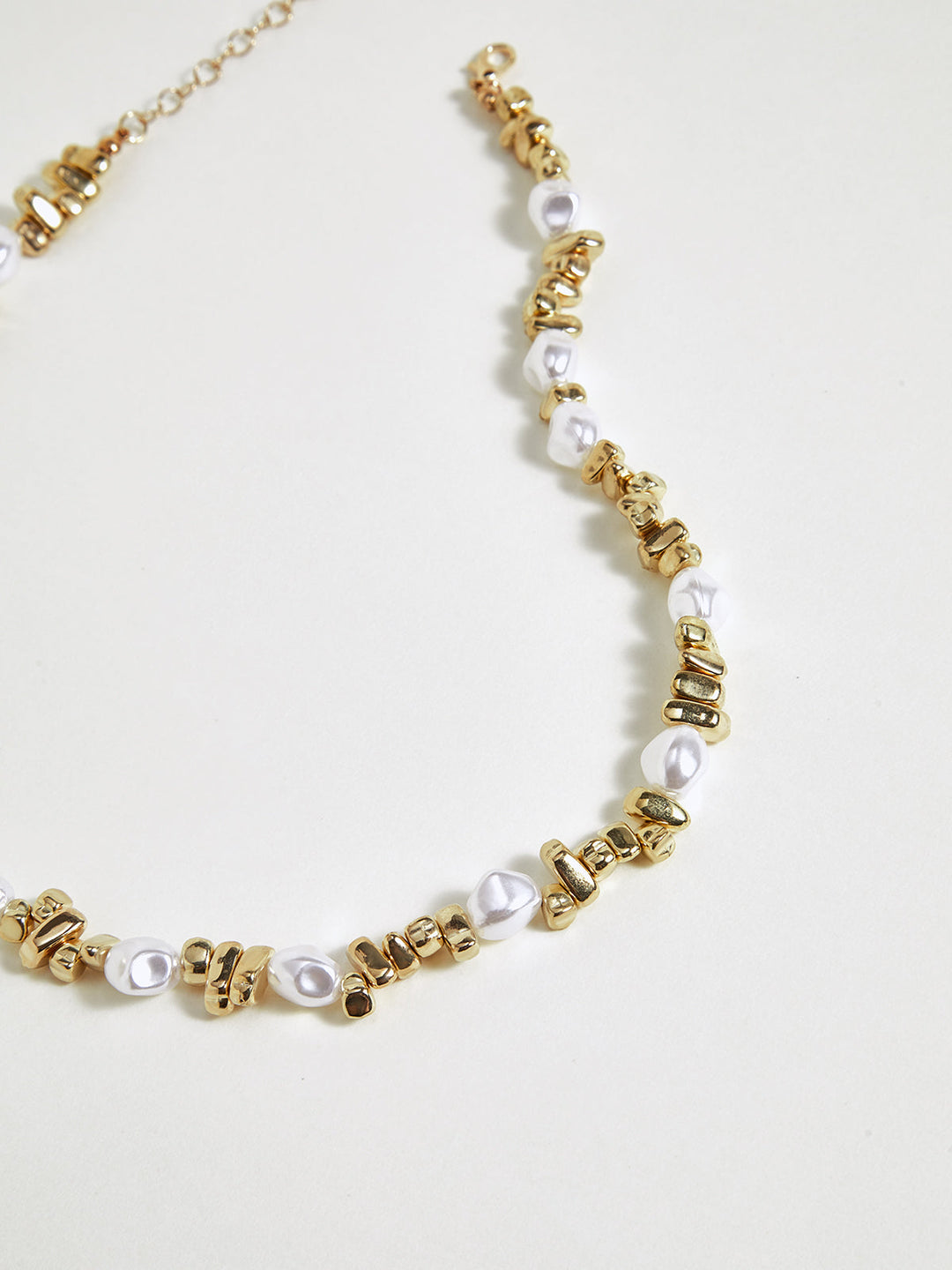 İnci ve Altın Boncuklu Choker Kolye